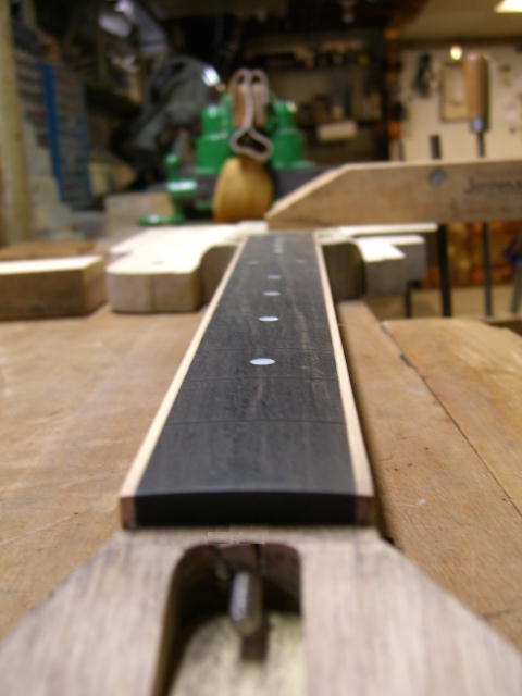 Fretboard radius