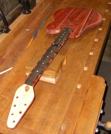 Fretboard binding no tape